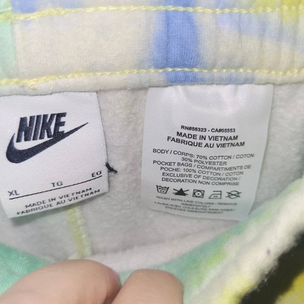 Nike‎ Big Boys Fleece Tie Dye Shorts Blue Yellow Green XL Swoosh Logo Drawstring